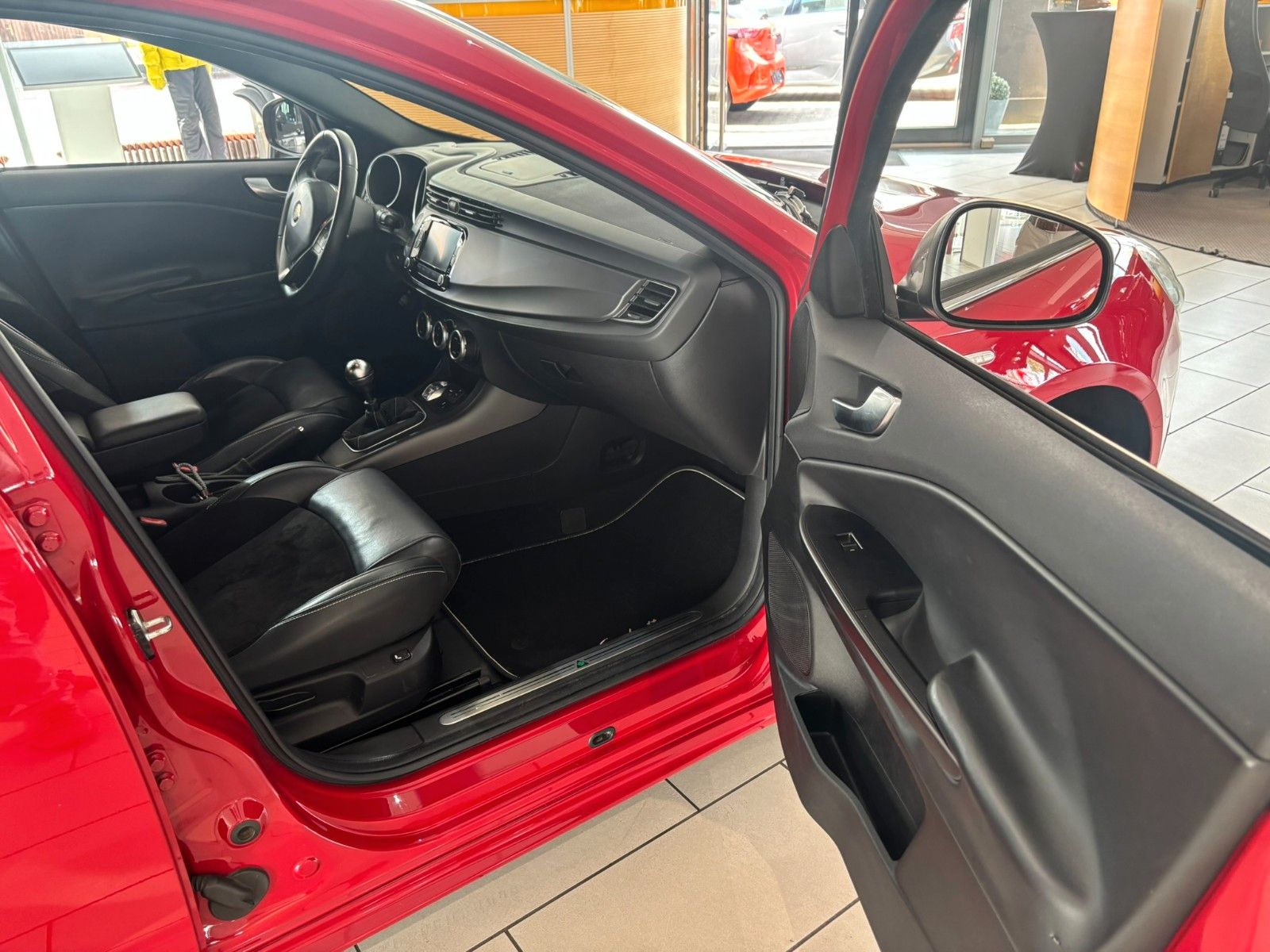 Fahrzeugabbildung Alfa Romeo Giulietta Turismo 1.4 QV-LINE NAVI/LEDER/PDC/TEM