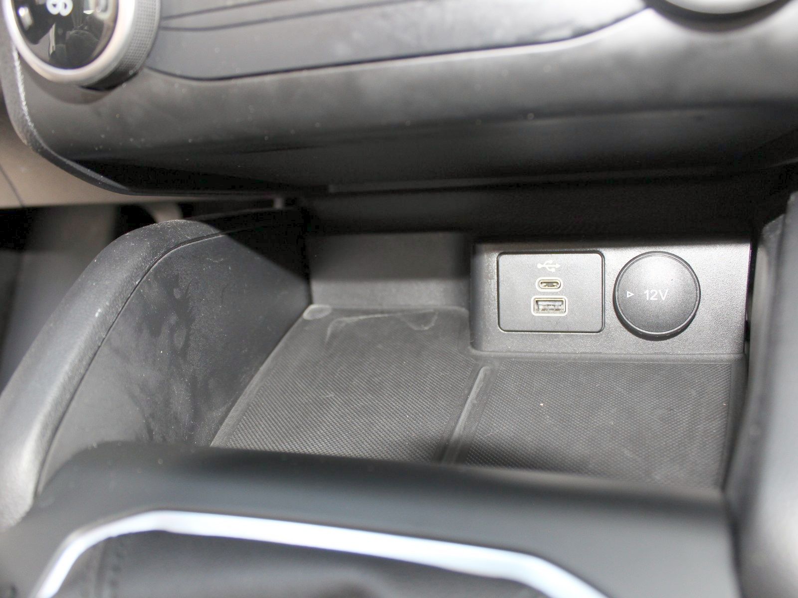 Fahrzeugabbildung Ford Focus Cool & Connect 1,0 EcoBoost Start/Stopp
