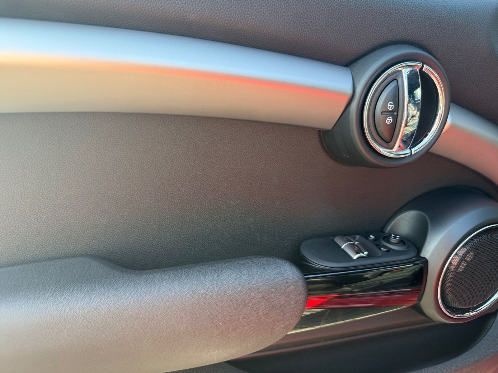 Fahrzeugabbildung MINI Cooper SD Mini Cooper SD *HEAD-UP*HARMAN*RFK