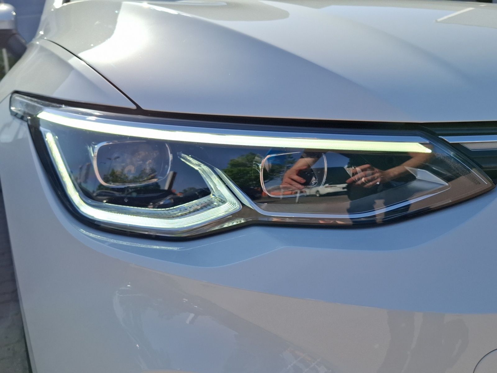 Fahrzeugabbildung Volkswagen Golf VIII TSI Style LEDplus Navi AID ACC RFK SH