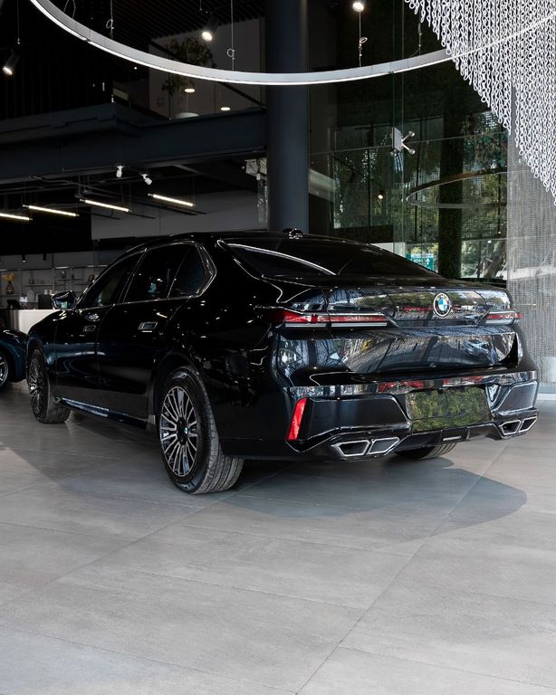 Image of BMW 760