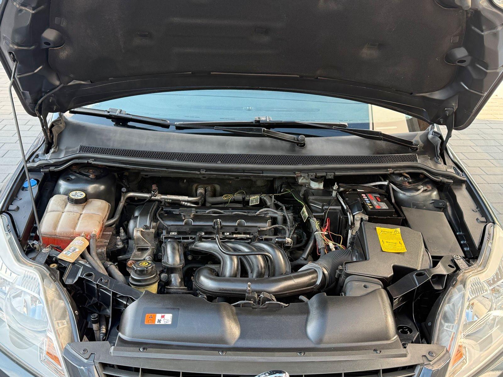 Ford Focus 2010 — photo 12