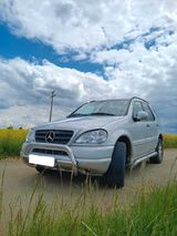 Mercedes-Benz ML 430 W163 - Mercedes-Benz ML 430 mit Benzin-Antrieb