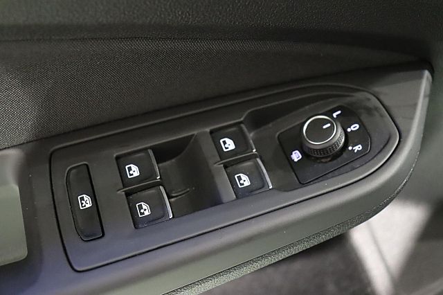 Golf UNITED 1.5 TSI LED NAVI PDC TEMPOMAT ACC FR