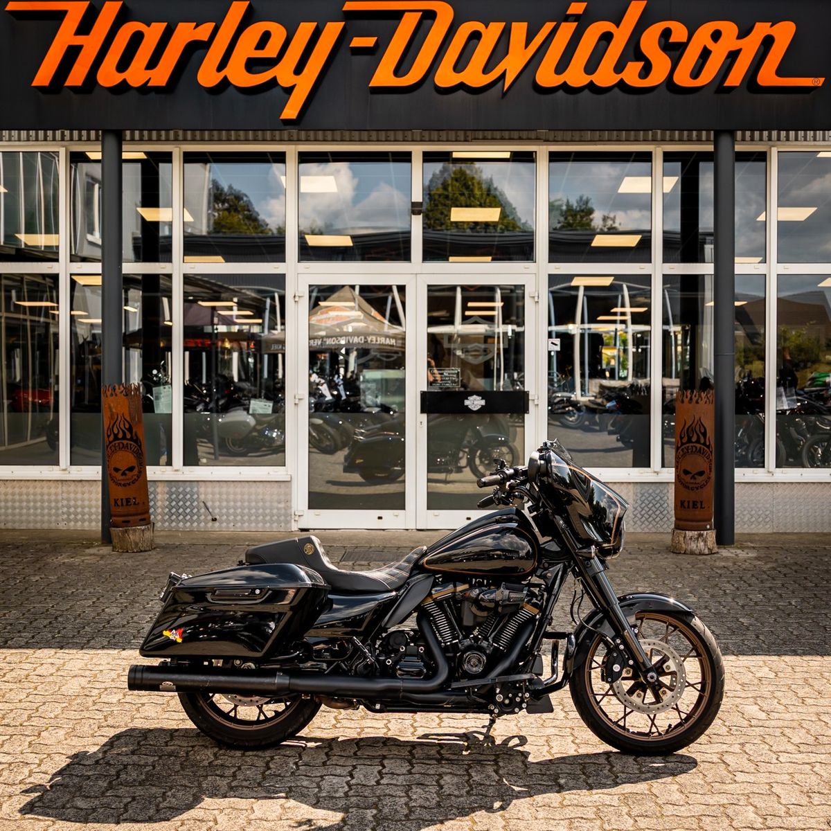 Fahrzeugabbildung Harley-Davidson FLHXST STREET GLIDE ST 117-JEKILL & HYDE- Öhlins