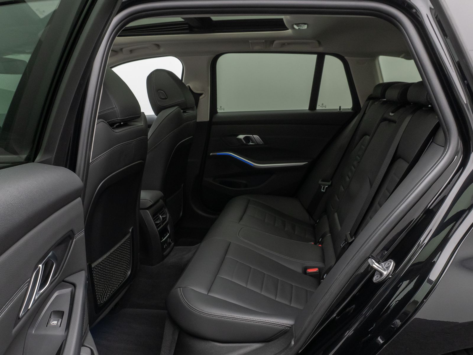 Fahrzeugabbildung BMW 330i Panorama Komfort Leder Sportsitz Stop&Go