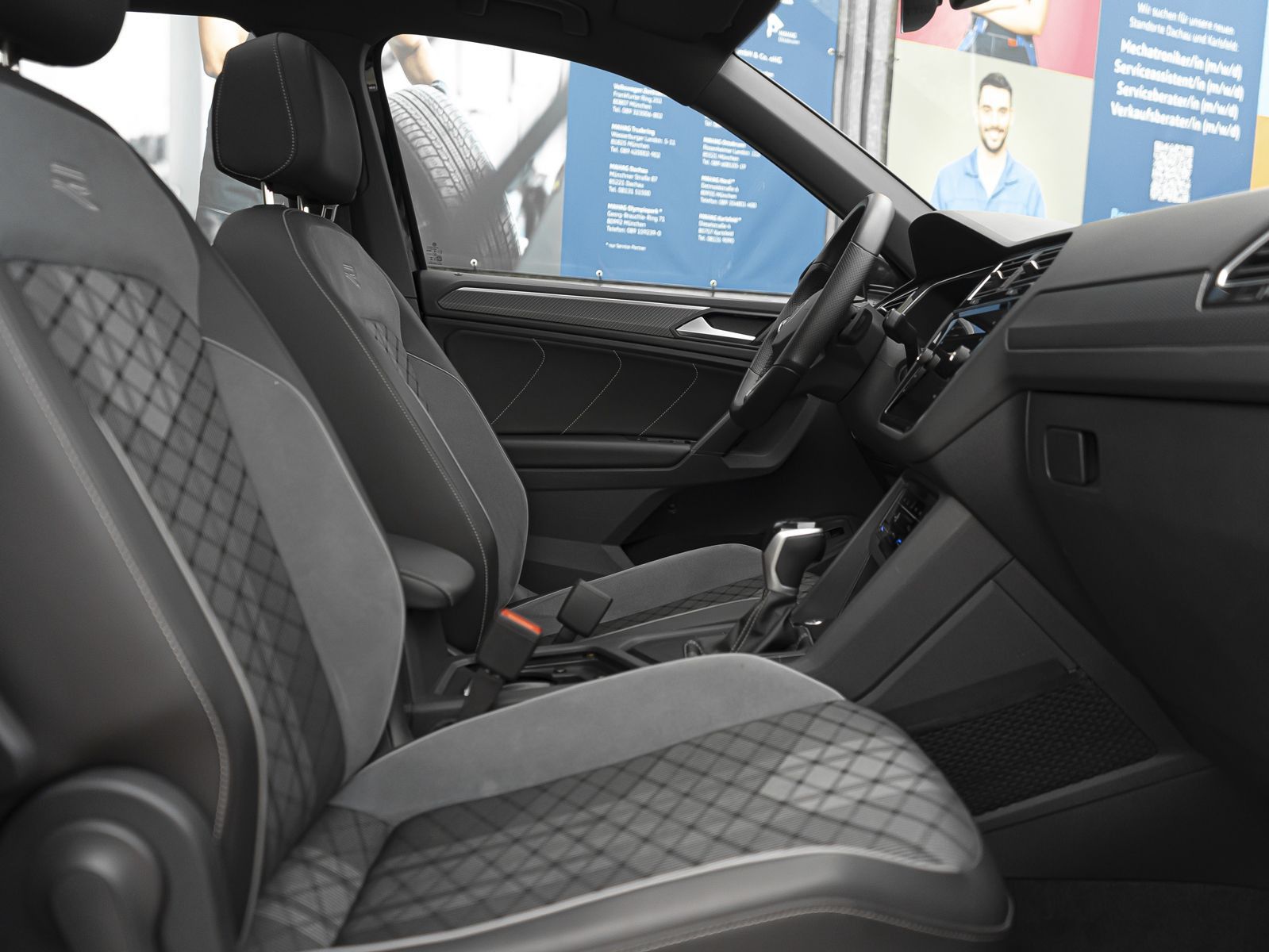 Volkswagen Tiguan R-Line 1.5 TSI LED Navi Pano AHK ParkPilo foto 17