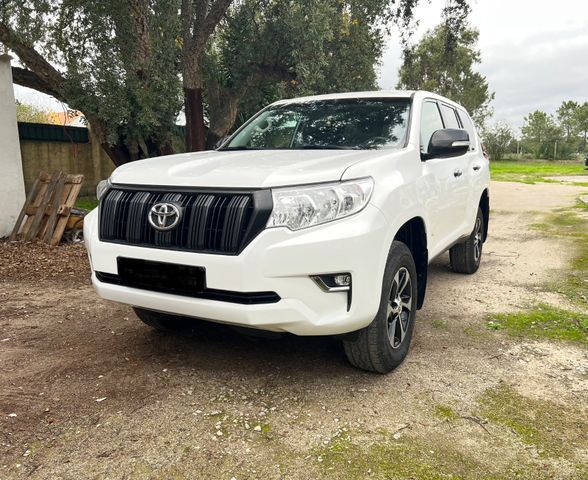 Toyota Land Cruiser 2.8 D-4D Comfort Comfort