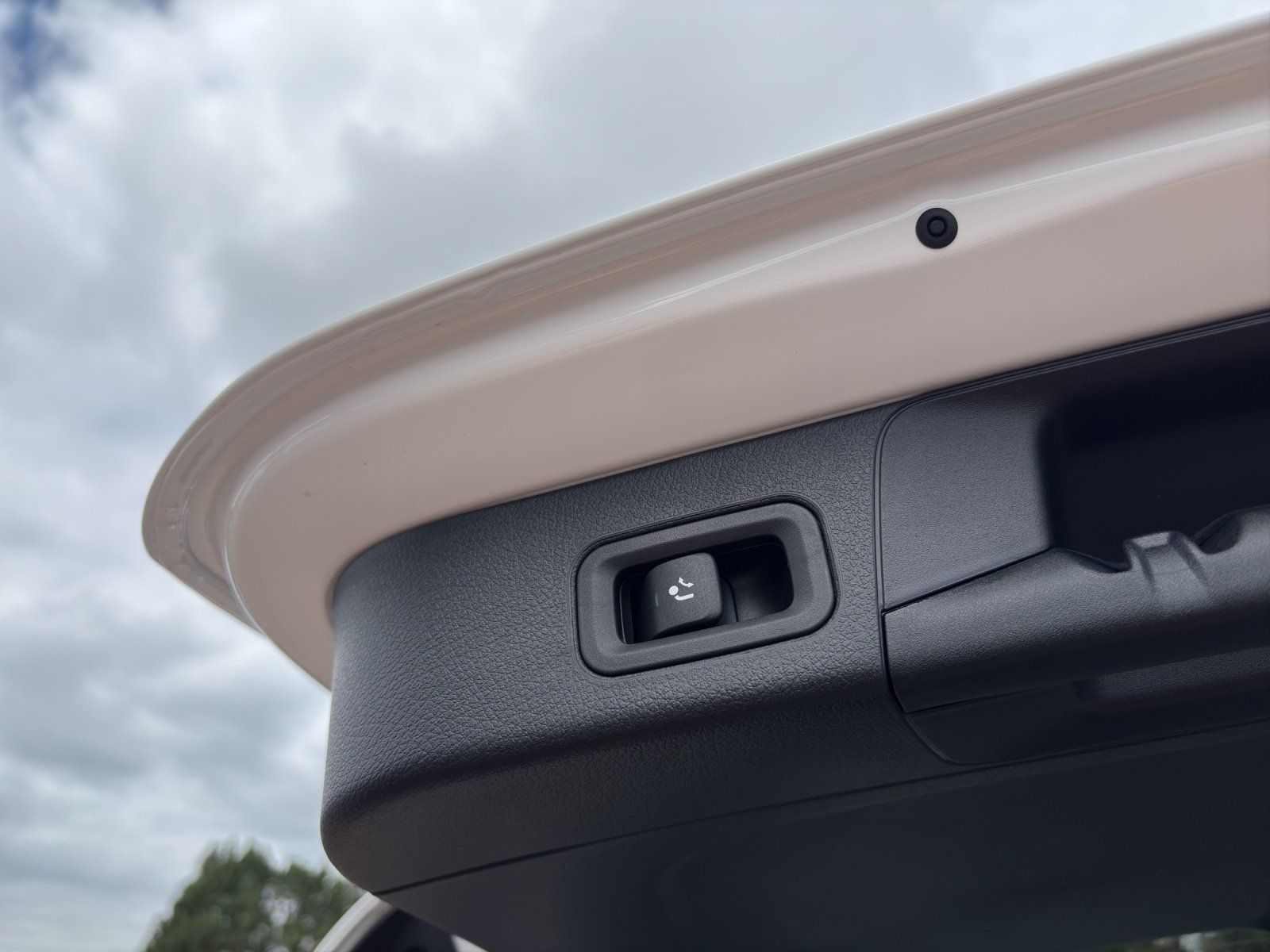Fahrzeugabbildung Mercedes-Benz B 200 Progressive Plus Keyless AHK PTS Kamera
