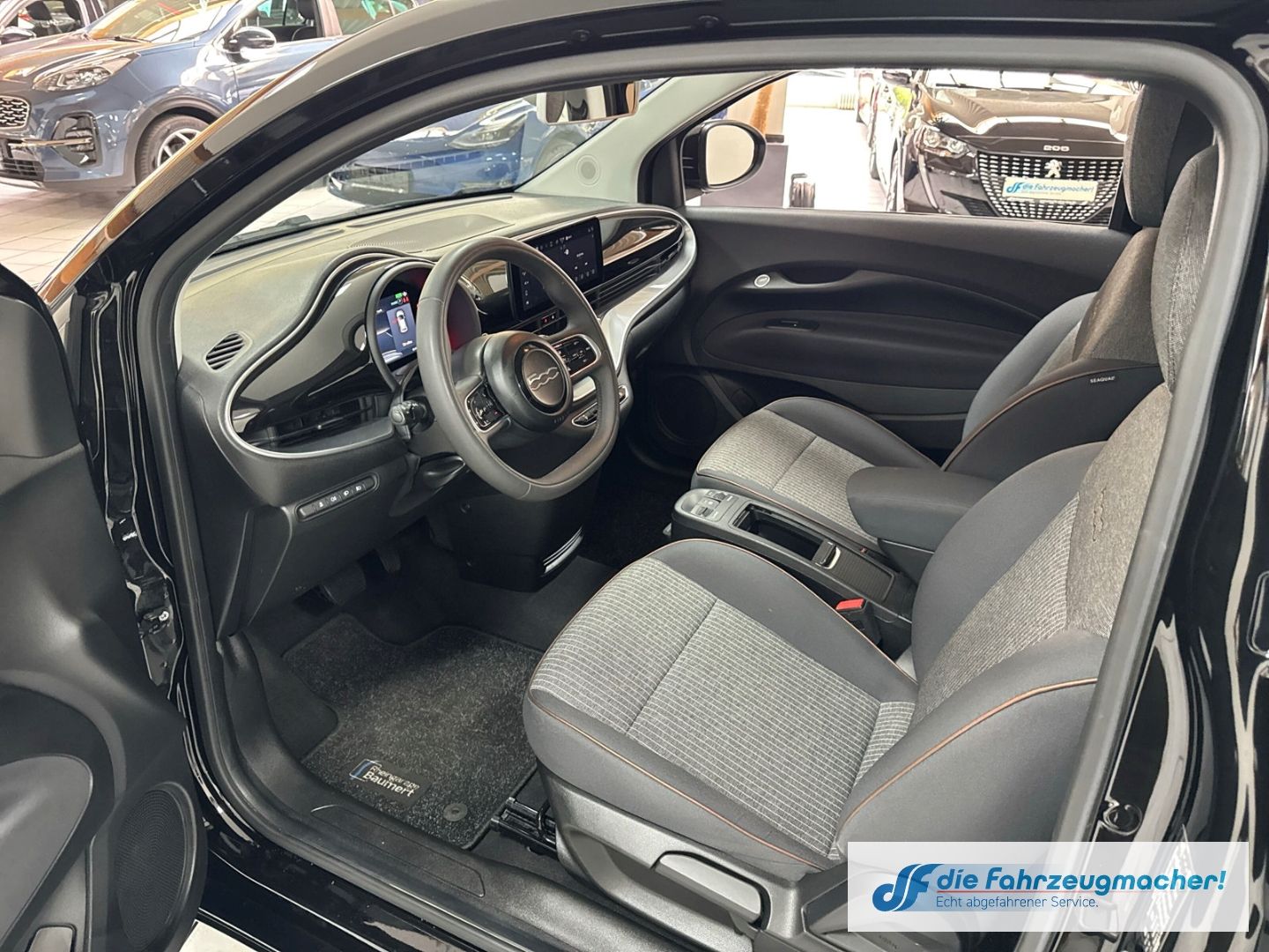 Fahrzeugabbildung Fiat 500 e 3+1 Icon Navi Digitales Cockpit Memory Sit