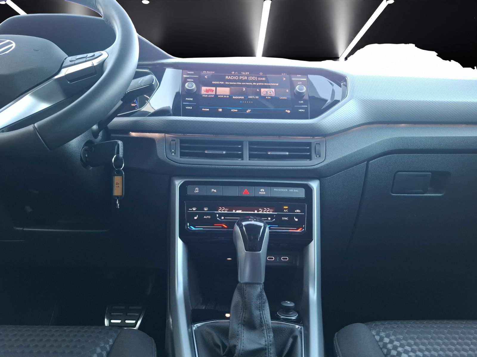 Fahrzeugabbildung Volkswagen T-Cross TSI Active DSG LED Navi AID ACC RFK SH 1