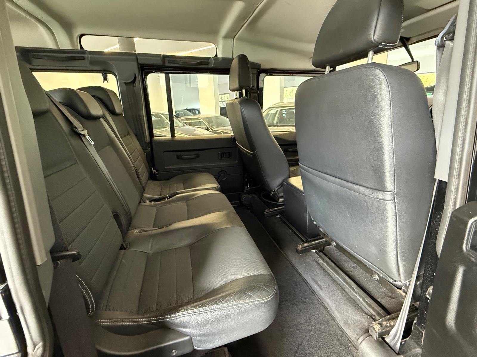 Land Rover Defender 110 SE 122ch - 1 ère main - 7 Places - Climatisation - Attelage