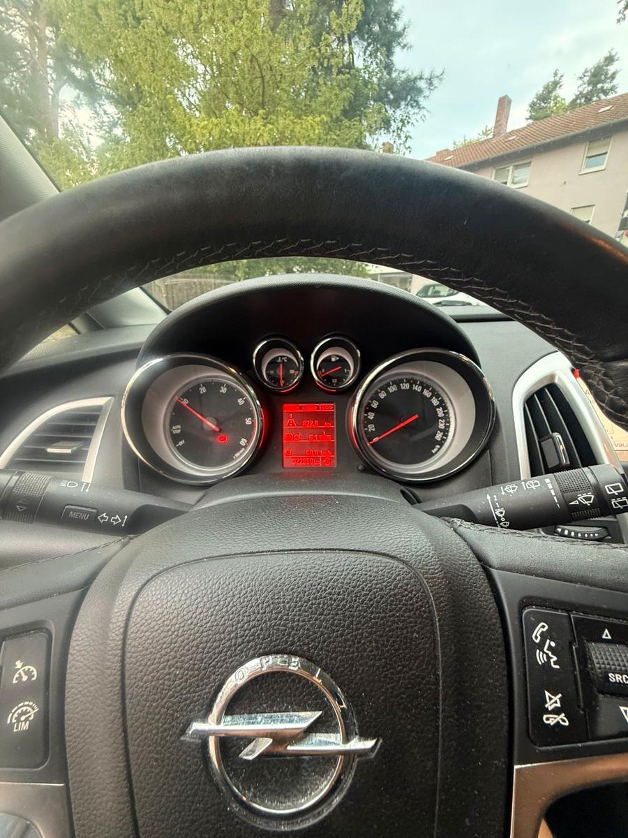 Opel Astra 2014 — photo 10