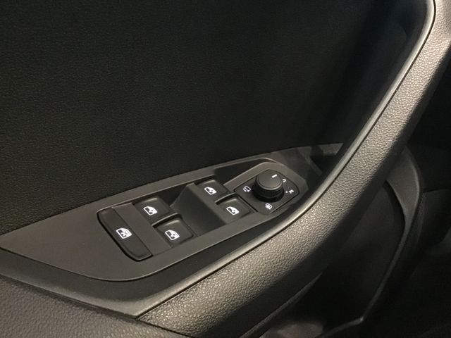 Fahrzeugabbildung Skoda Karoq Selection 1.5TSI DSG/ACC/SHZ/SmartLink/LED