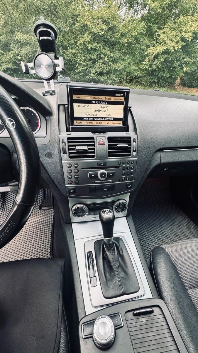 Mercedes-Benz C220 2011 — photo 10