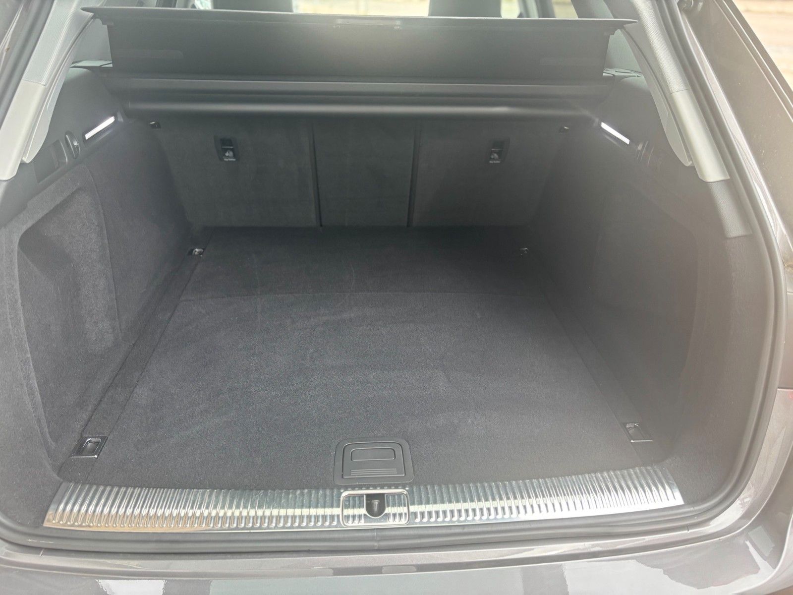 Fahrzeugabbildung Audi A4 Avant 40 TFSI quattro basis