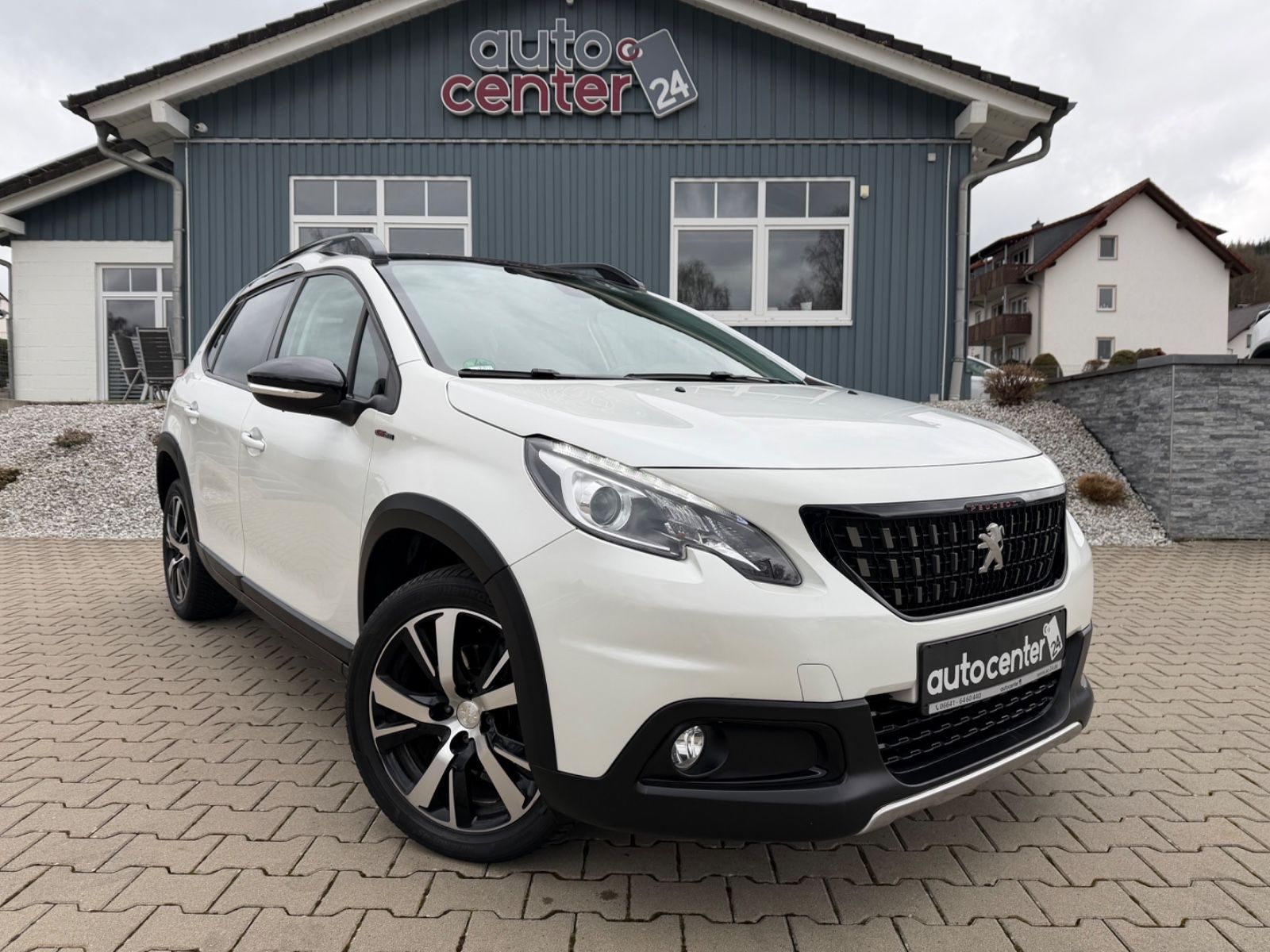 Fahrzeugabbildung Peugeot 2008 GT Line°Automatik°AHK°Pano°Kamera°Leder°
