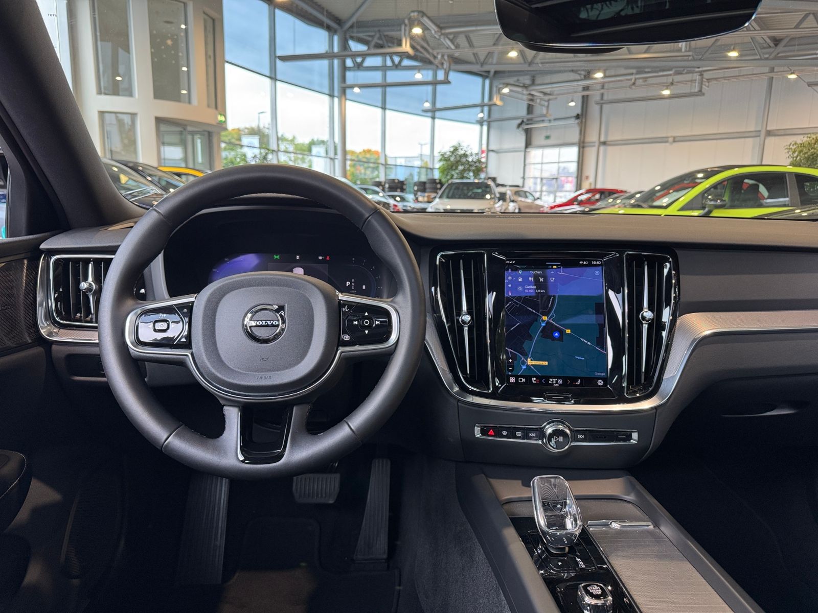 Fahrzeugabbildung Volvo S60 Lim. Plus Dark PANO 360° H/K LED