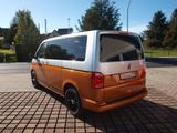 Volkswagen T6 Multivan Generation Six mit Sonderlackierung - silberne Volkswagen T6
