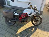 BMW F 700 GS mit Variokoffern, Ladegerät und Ständer - BMW VARIOKOFFER