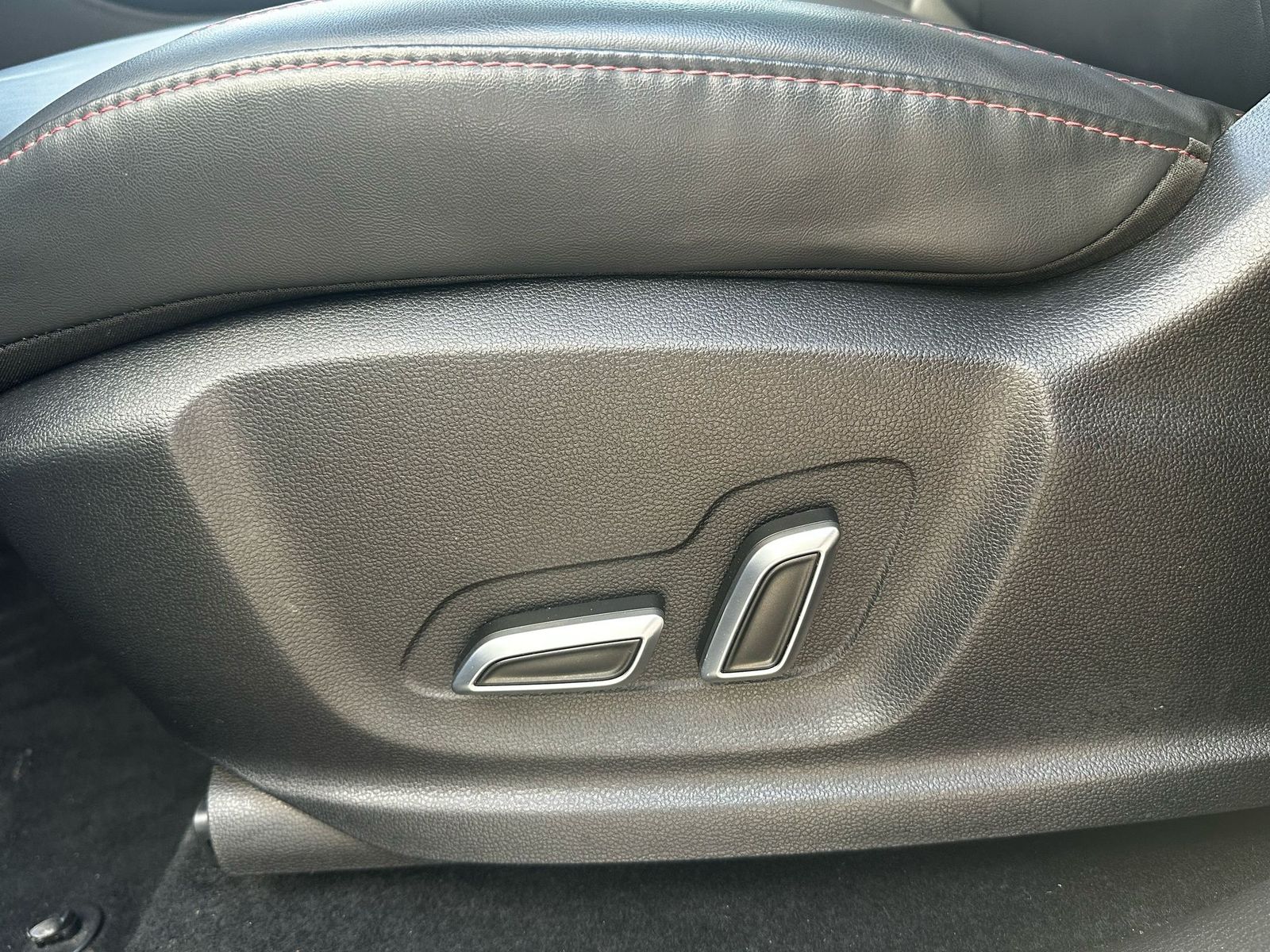 Fahrzeugabbildung MG EHS Luxury PANO+LEDER+NAVI+SHZ+KAMERA+ACC+360°