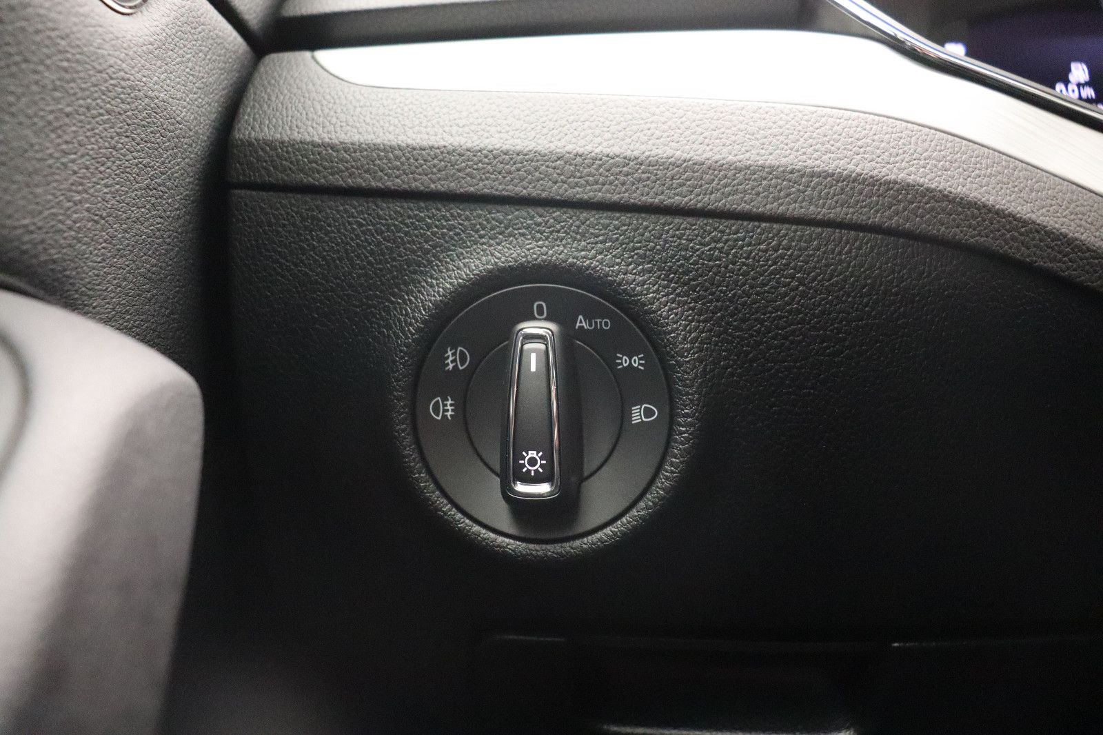 Fahrzeugabbildung SKODA Superb Combi Ambition LED ACC Navi DSG