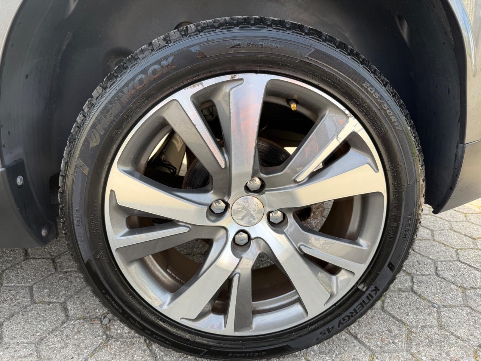 Peugeot 2008 Allure/TÜV Neu/Navi/PDC