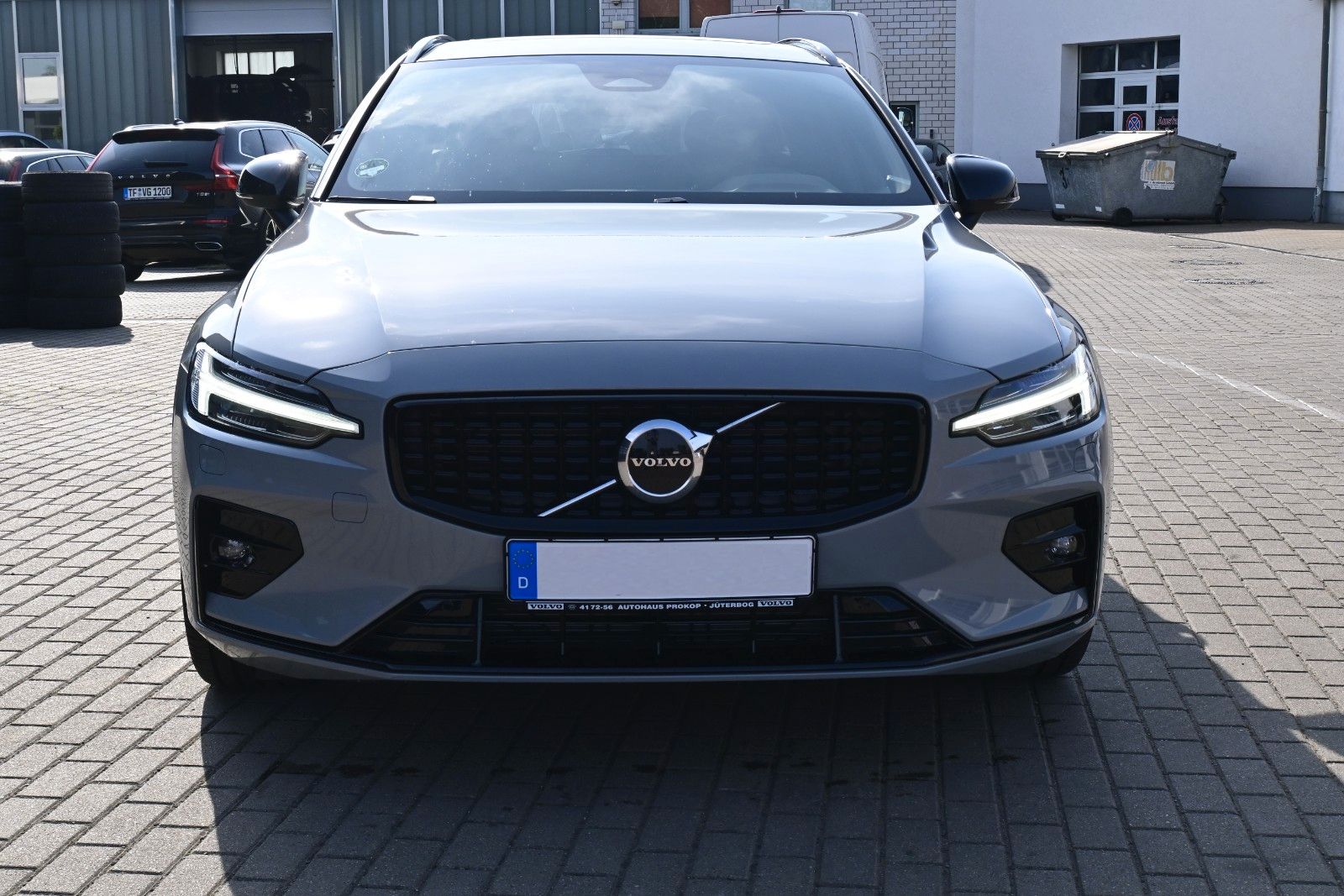 Fahrzeugabbildung Volvo V60 B4 D Auto Plus Dark*RFK*STDHZG*PANO*ACC