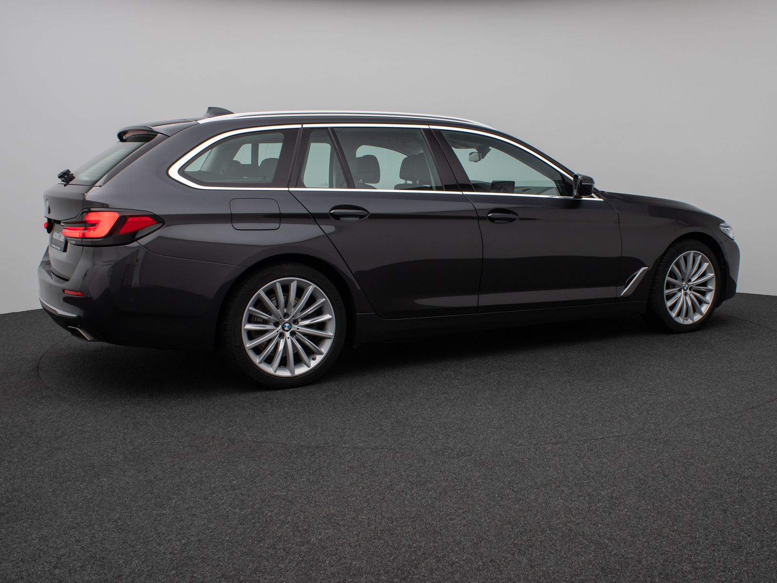 Fahrzeugabbildung BMW 530d xD Luxury Line Kamera HUD DAB H/K Laser AHK