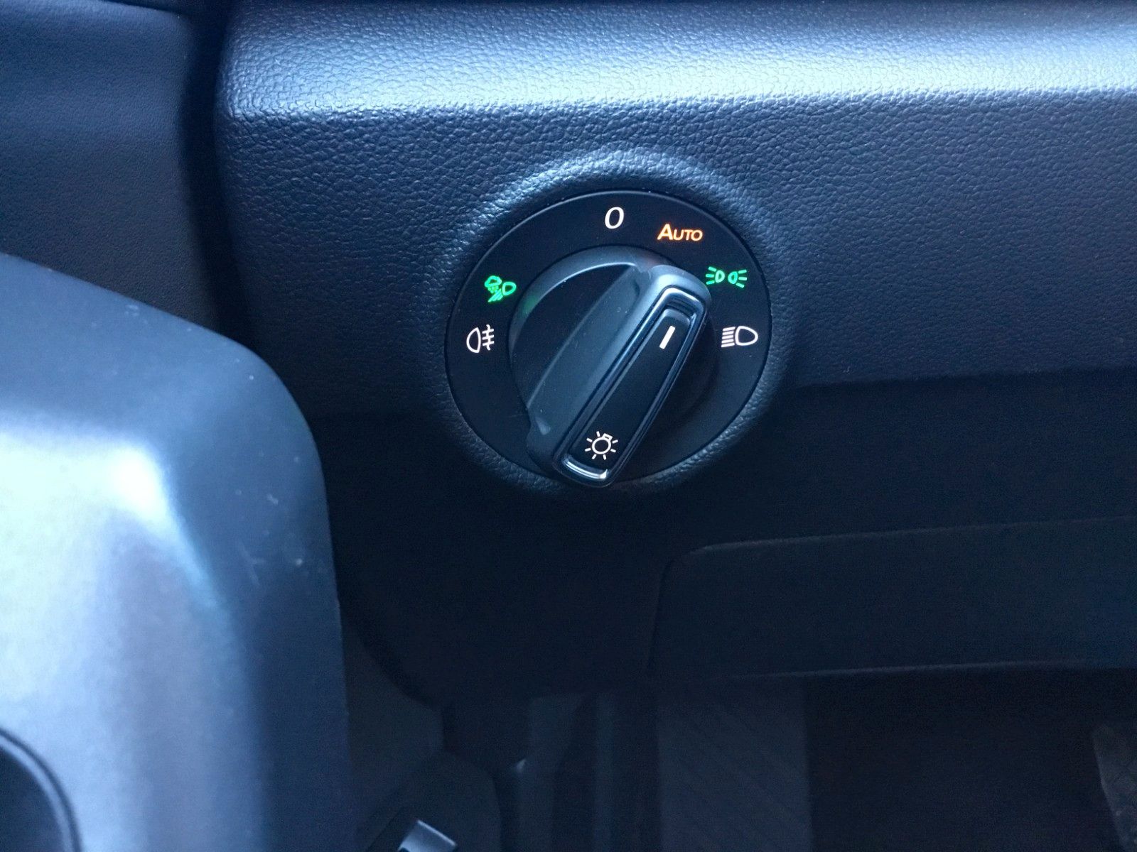 Fahrzeugabbildung Volkswagen T-Roc 1.5 TSI DSG Style+ACC+MatrixLED+Kessy+Navi