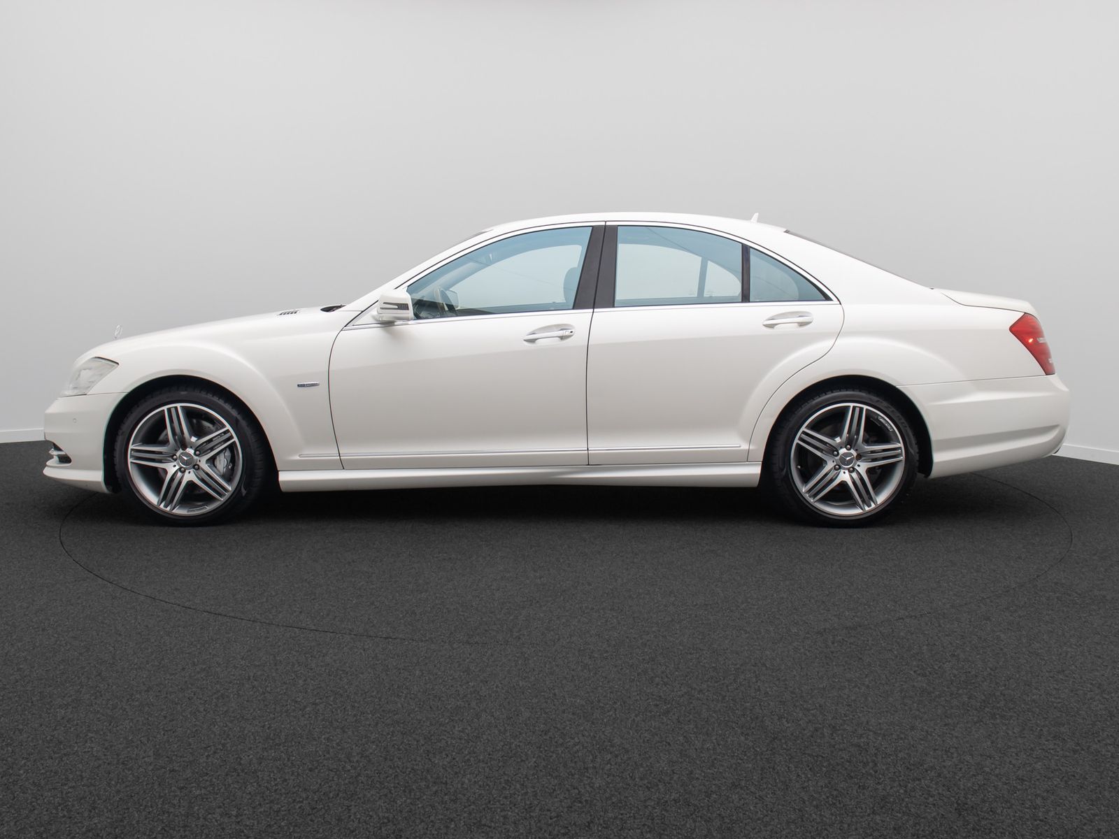 Fahrzeugabbildung Mercedes-Benz S 500 4MATIC AMG-Line Kamera Massage HiFi 19Zoll