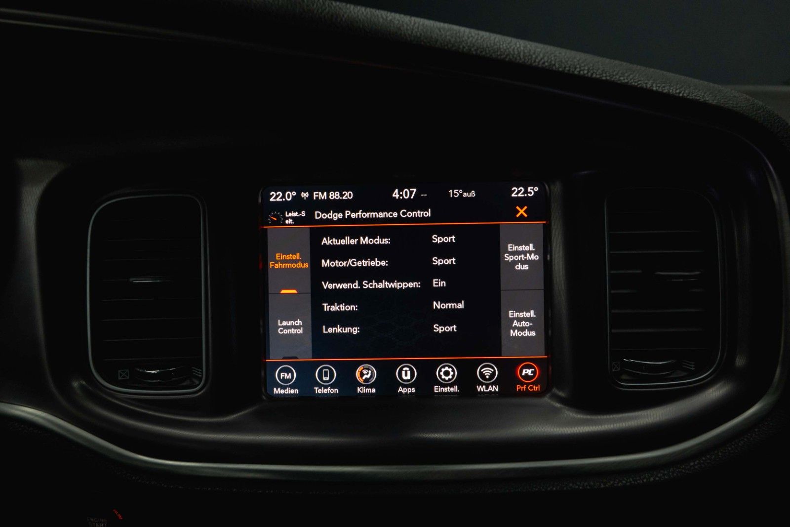 Fahrzeugabbildung Dodge Charger 5.7 V8 HEMI R/T Night-Paket Performance