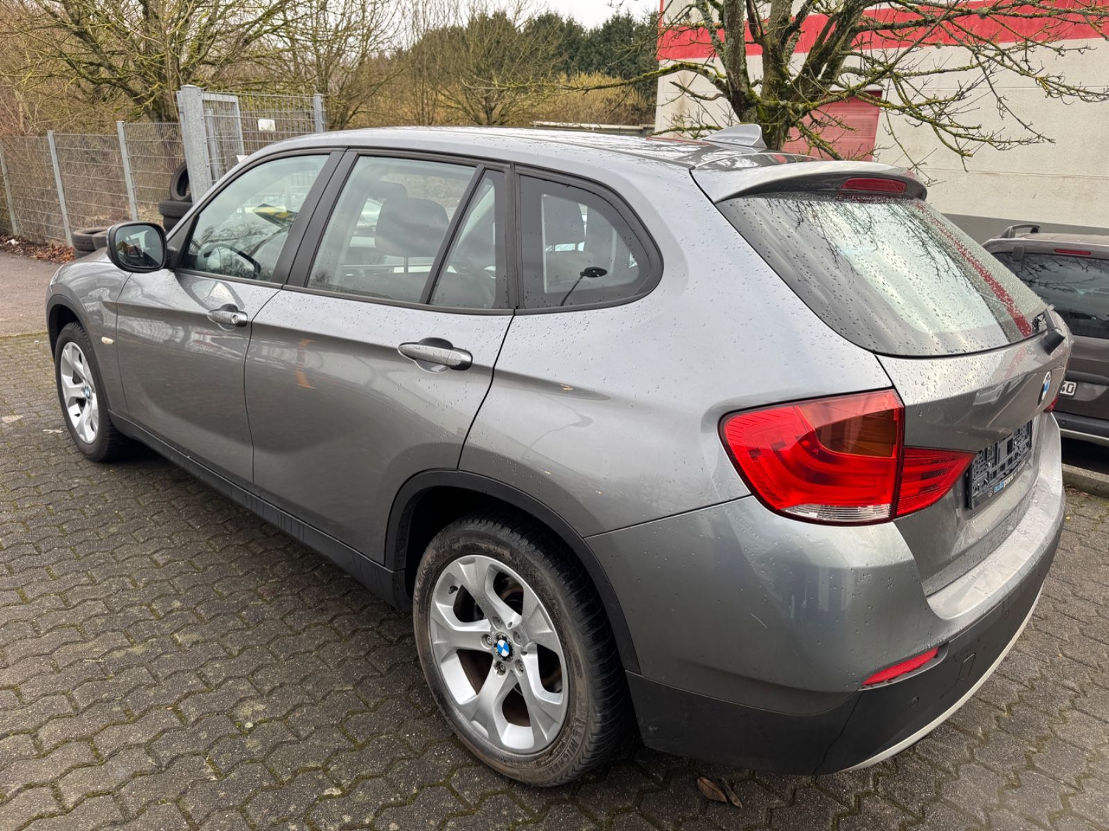 Fahrzeugabbildung BMW X1 18 i sDrive Navi+Tempomat