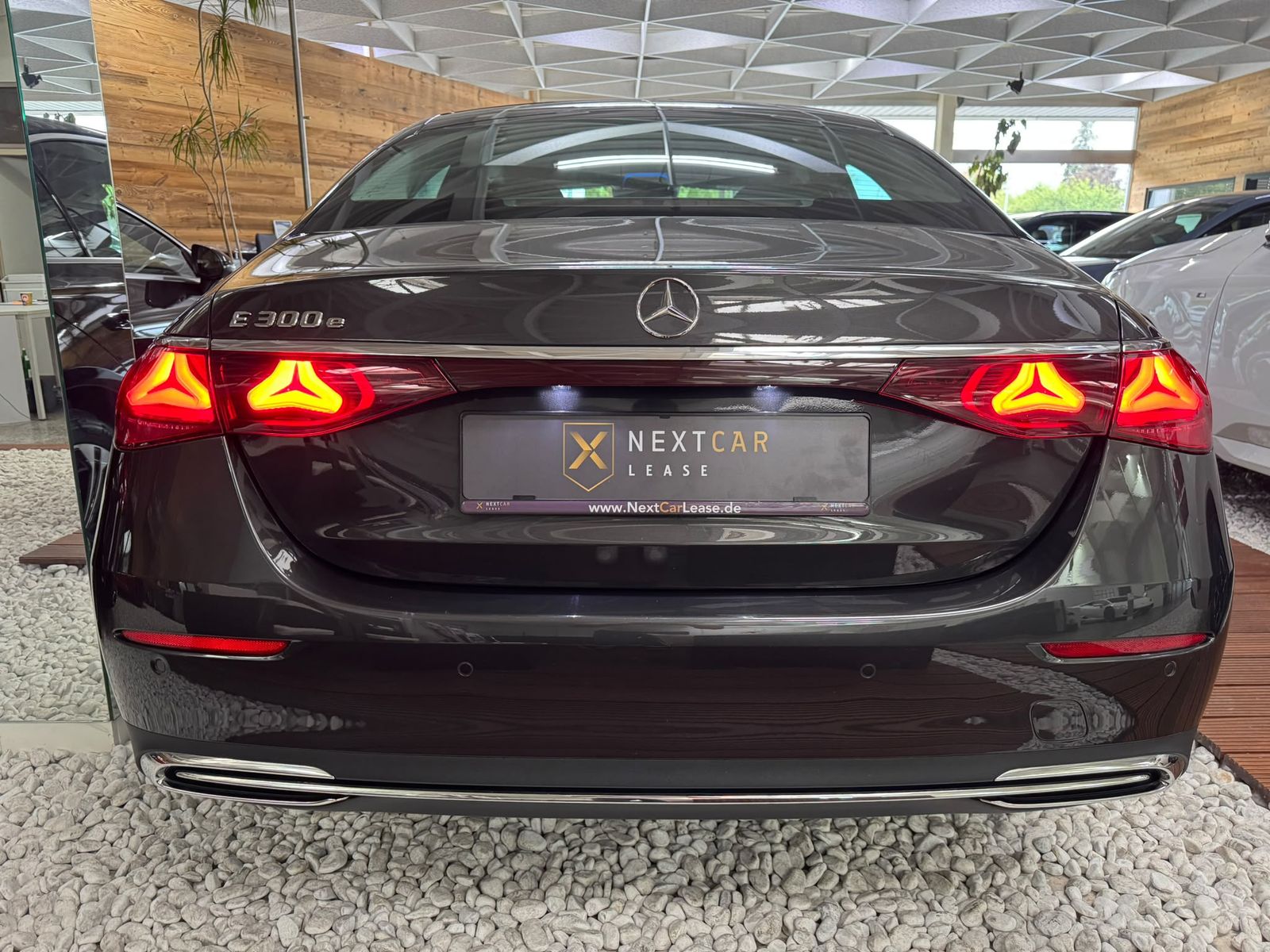 Mercedes-Benz E 300e Avantgarde Spurwechsel 360° foto 5