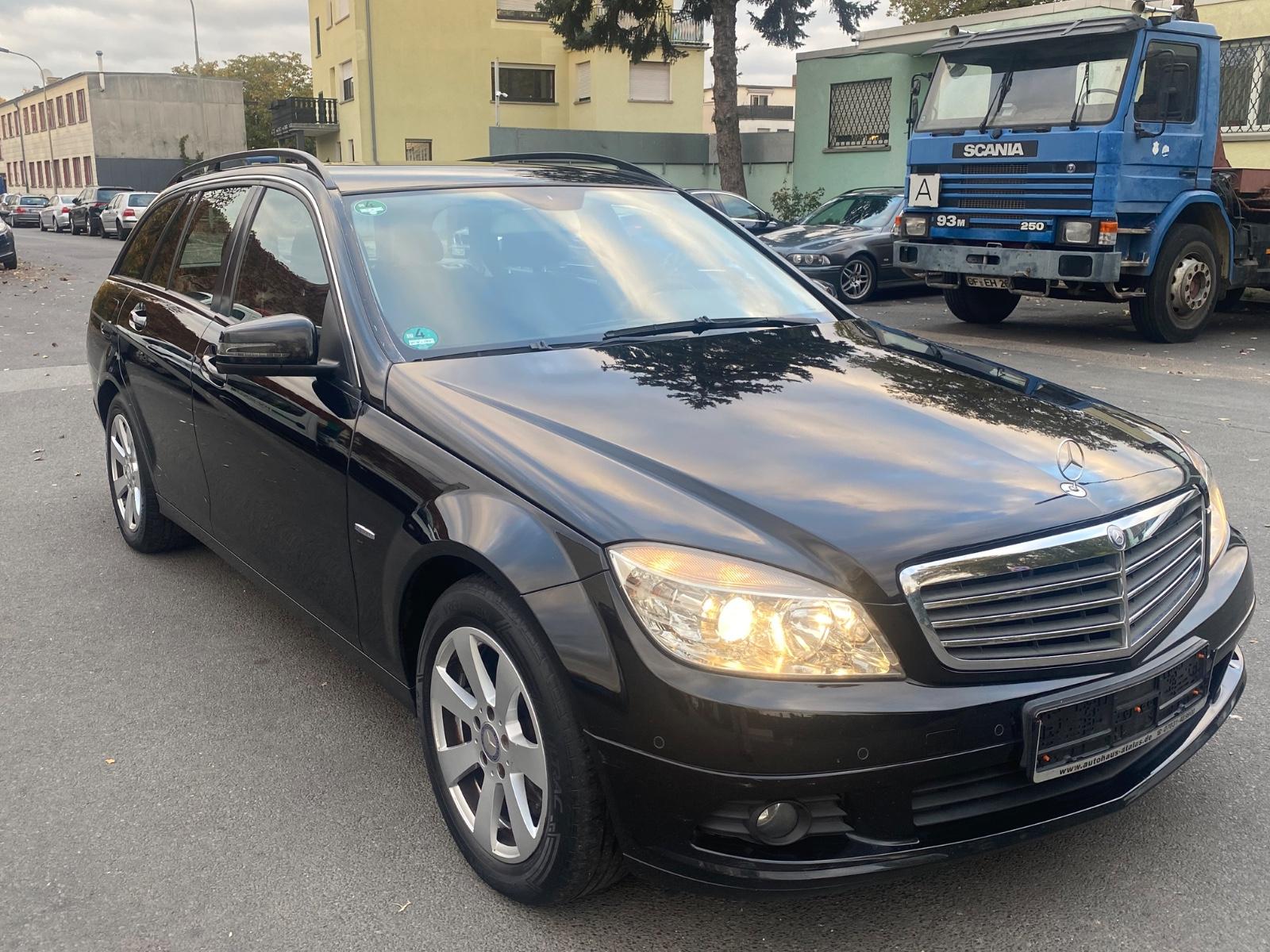 Mercedes-Benz C200 2010 — interior