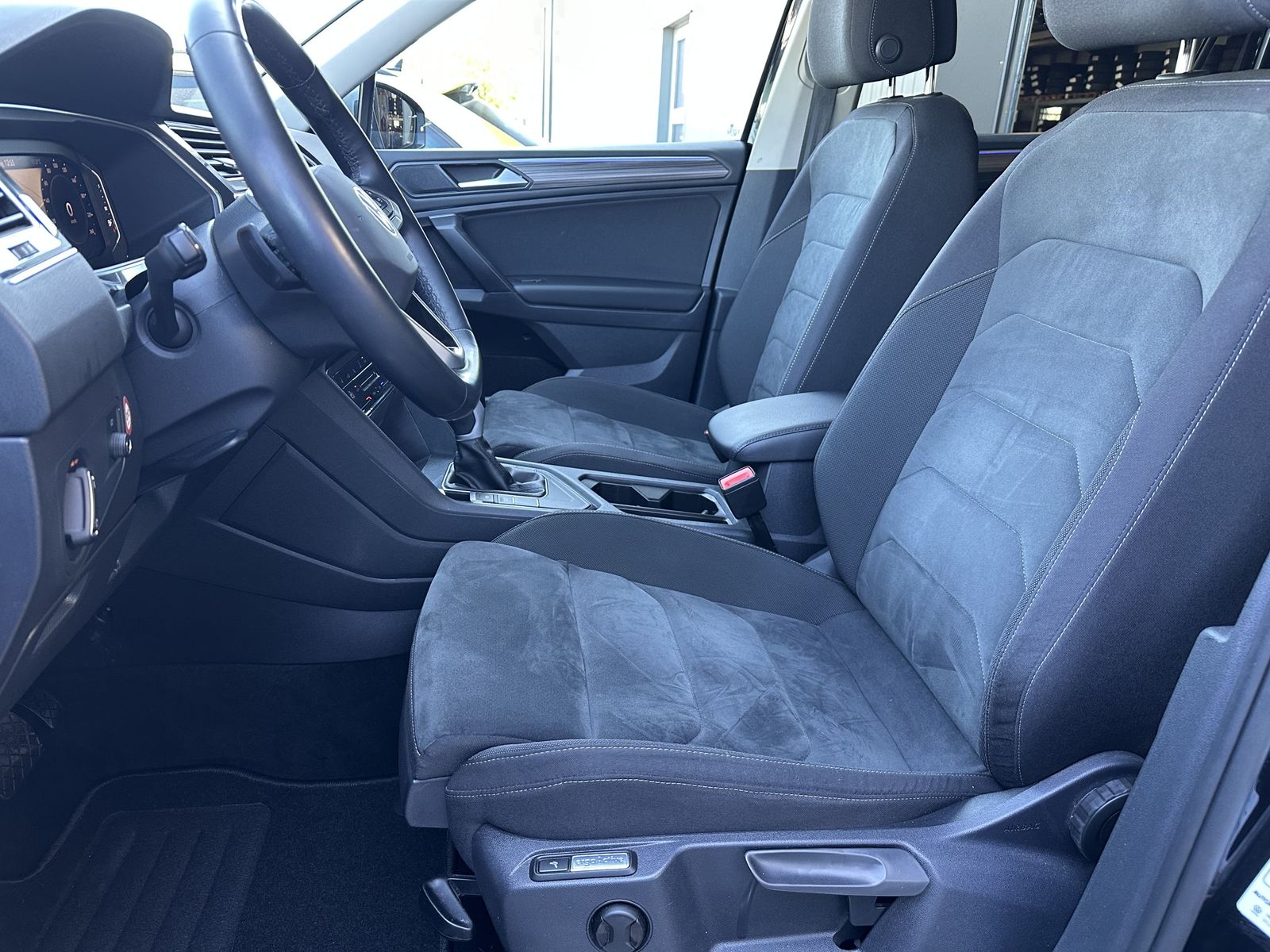 Fahrzeugabbildung Volkswagen Tiguan Allspace Life NAV+IQ-LIGHT+AHK+ACC+19ZOLL