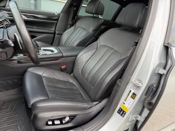 BMW 750 - 12