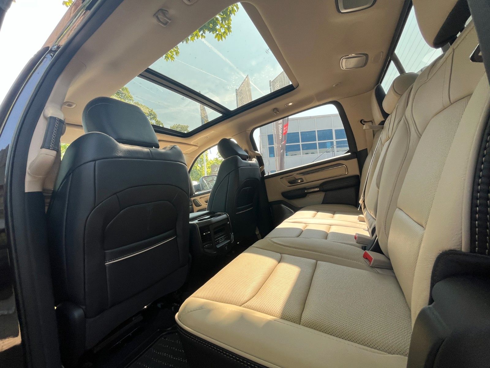 Fahrzeugabbildung Dodge RAM 1500 Limited  10"höher Alles Eingetragen!!!