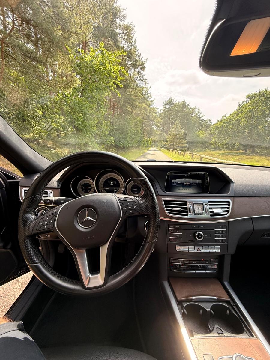 Mercedes-Benz E 220 BlueTEC 4MATIC Autom. Standard