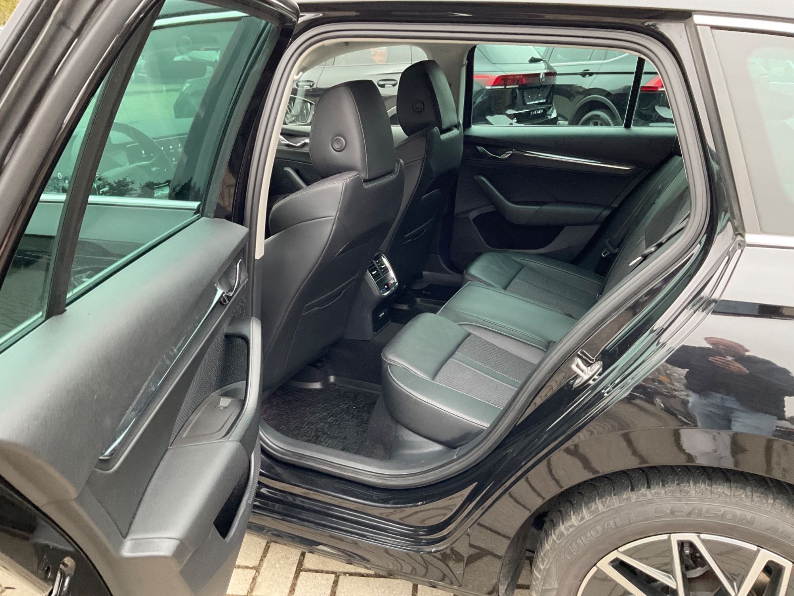 Fahrzeugabbildung SKODA Octavia Combi 2.0 TDI DSG,Navi,LED,HeadUp