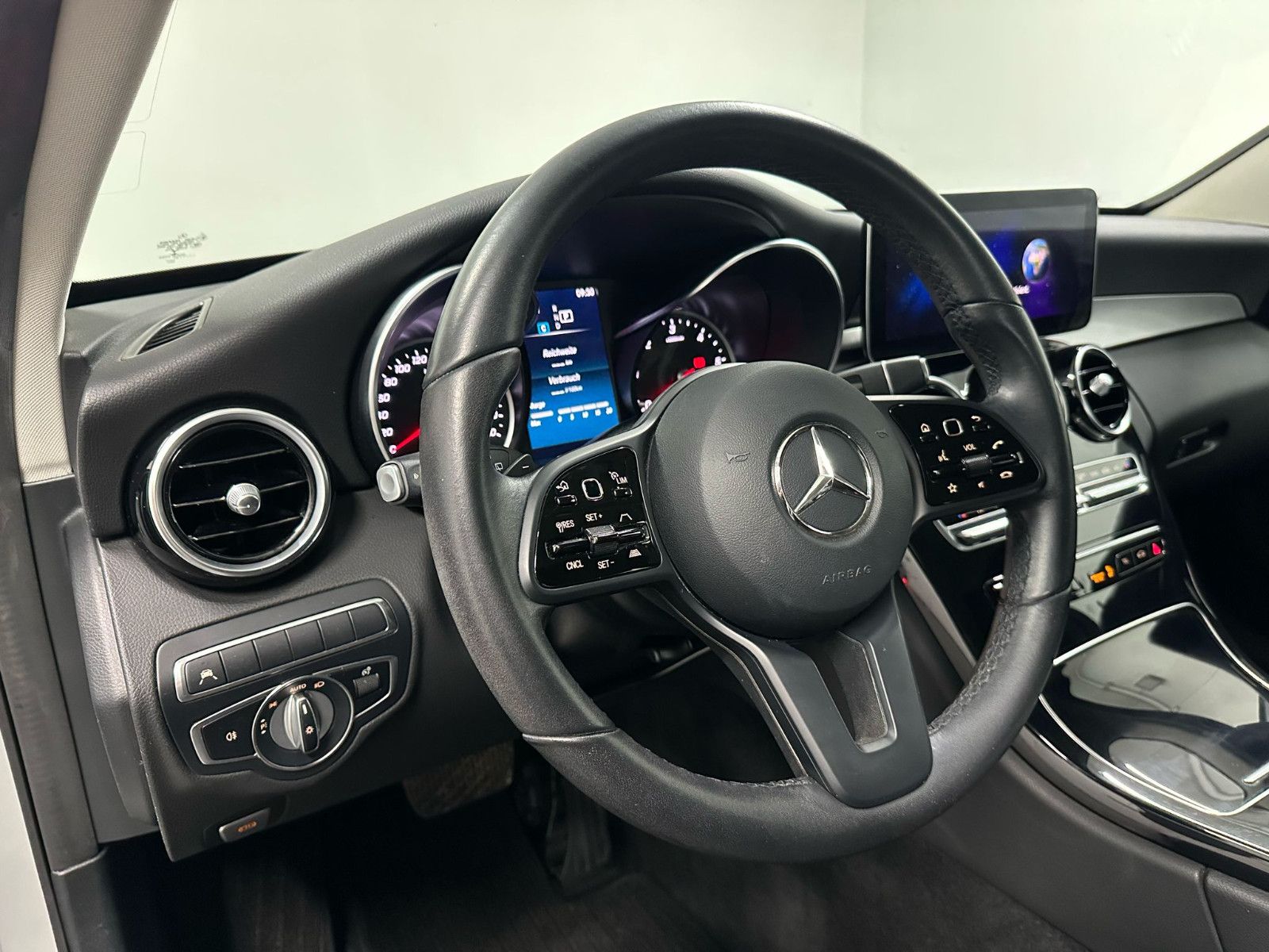 Fahrzeugabbildung Mercedes-Benz C 200 d T*DISTRO*AHK*SPURH*TOTWINK*SH*CARPL