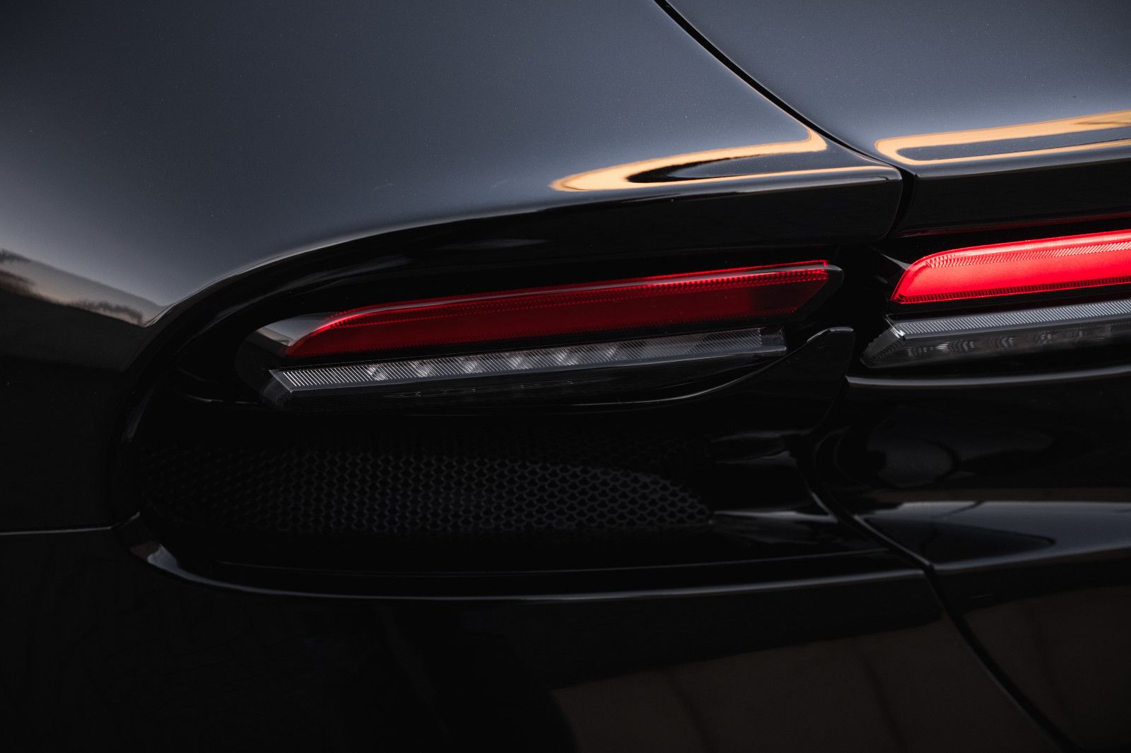 Fahrzeugabbildung Ferrari Purosangue-Pano-Lift-Burm.-360Kam.-Karbonlenkrad