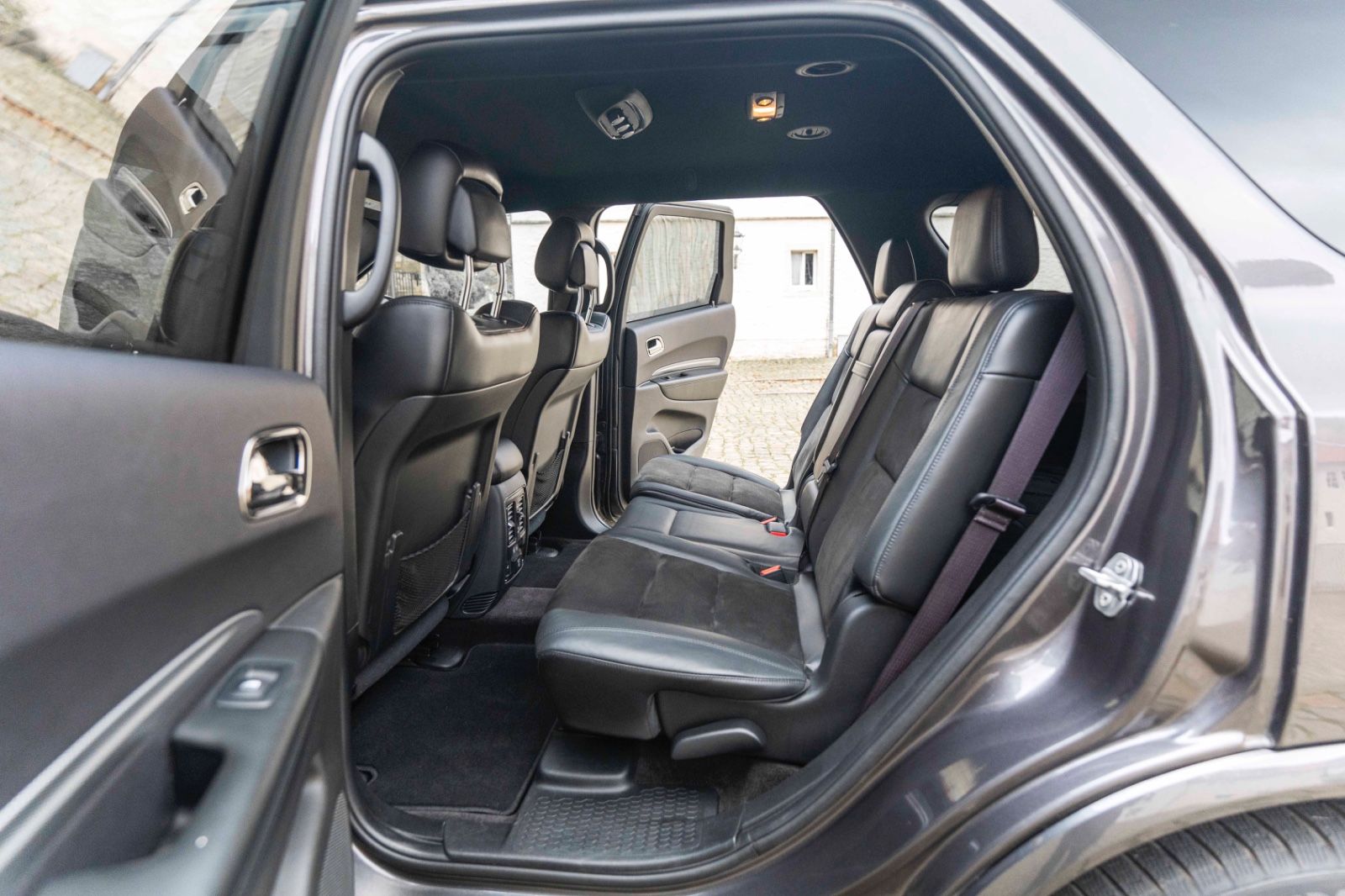 Fahrzeugabbildung Dodge Durango 5,7L LPG AWD CARPLAY LED NAV KAM ALPINE