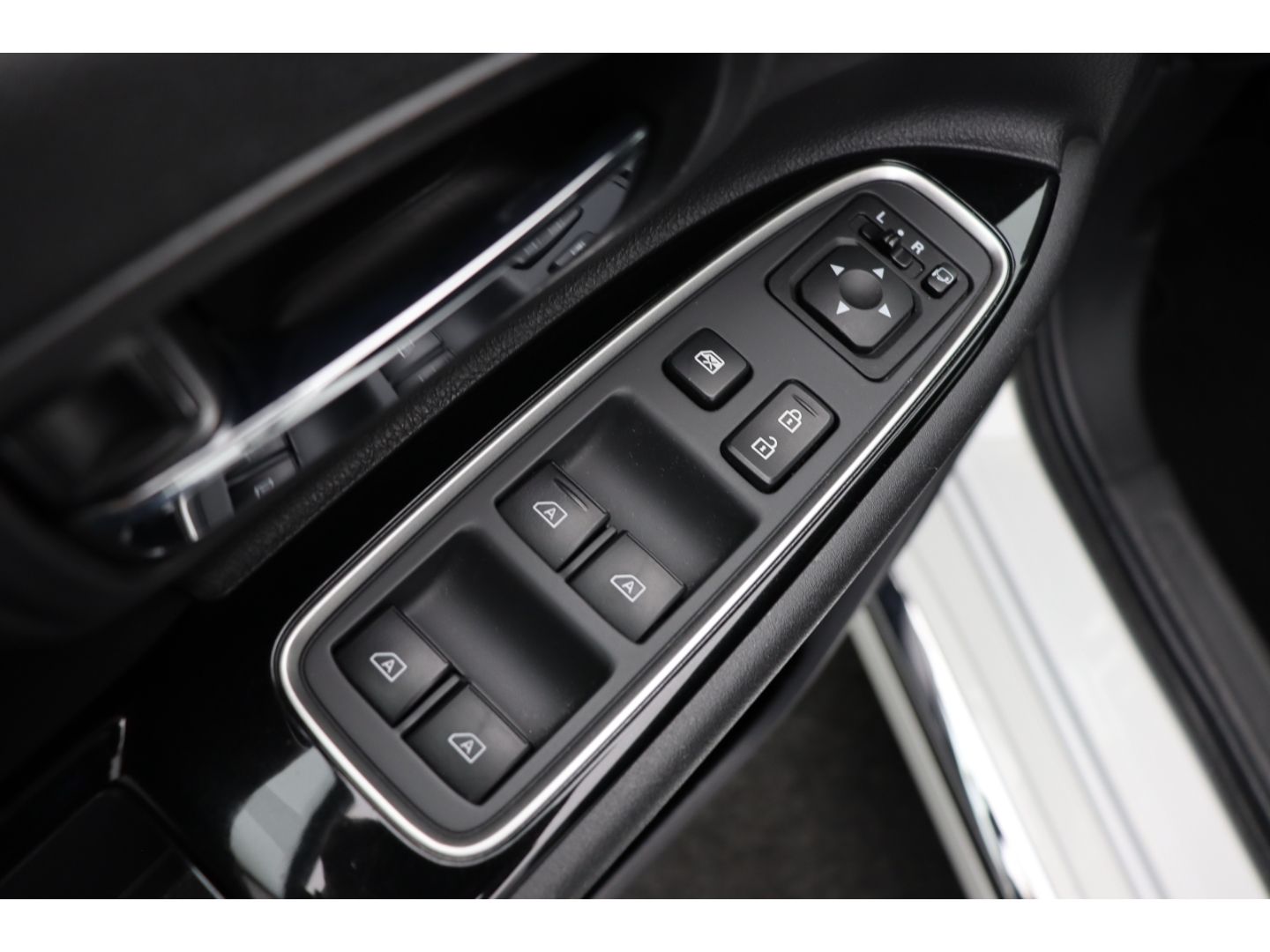 Fahrzeugabbildung Mitsubishi Plug-in Hybrid Outlander PHEV 2.4 Basis 4WD