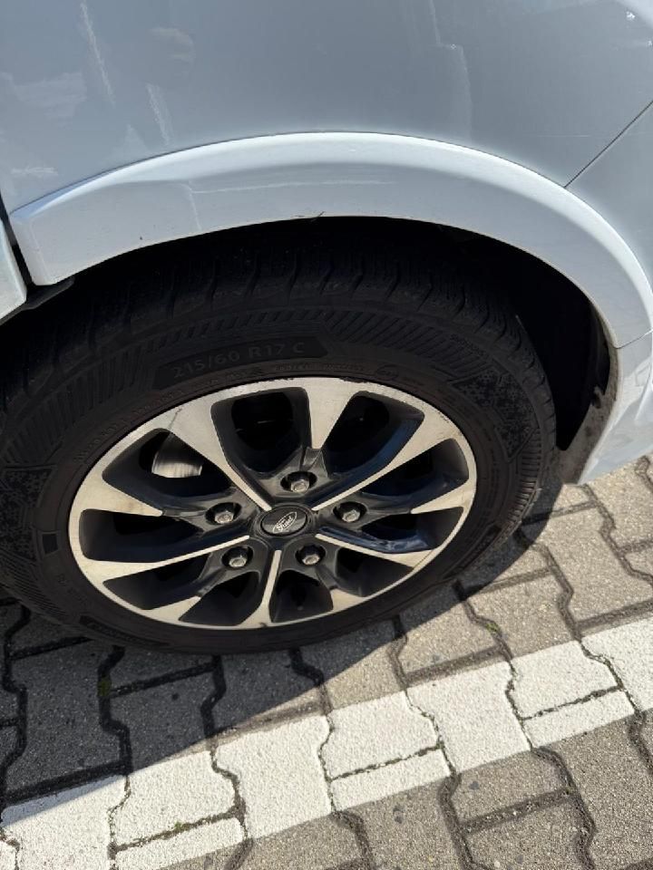 Fahrzeugabbildung Ford Transit/Tourneo Custom Kombi 320 L1 Tourneo Spor