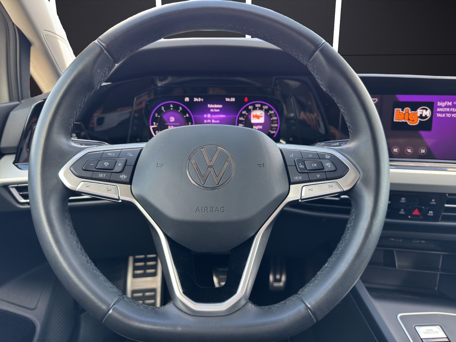Fahrzeugabbildung Volkswagen Golf VIII 1.5 eTSI ACC/Apple/Ambiente/Keyless