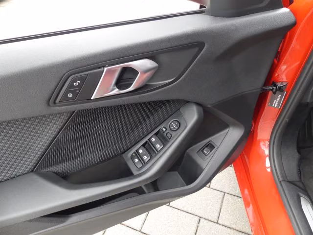 BMW 118 i Advant. NAVI°LED-Sw°Parkass.+Rfcam°2xSpur, миниатюра 11