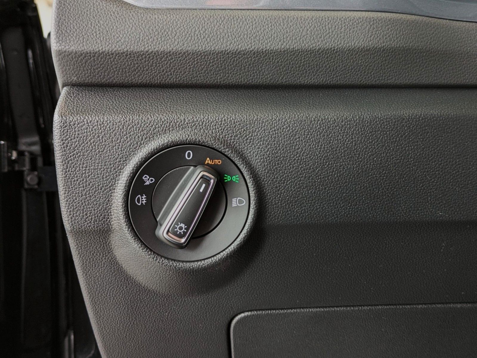 Fahrzeugabbildung Volkswagen T-Roc 2.0 TDI STYLE NAVI SHZ ACC LED CAM AHK