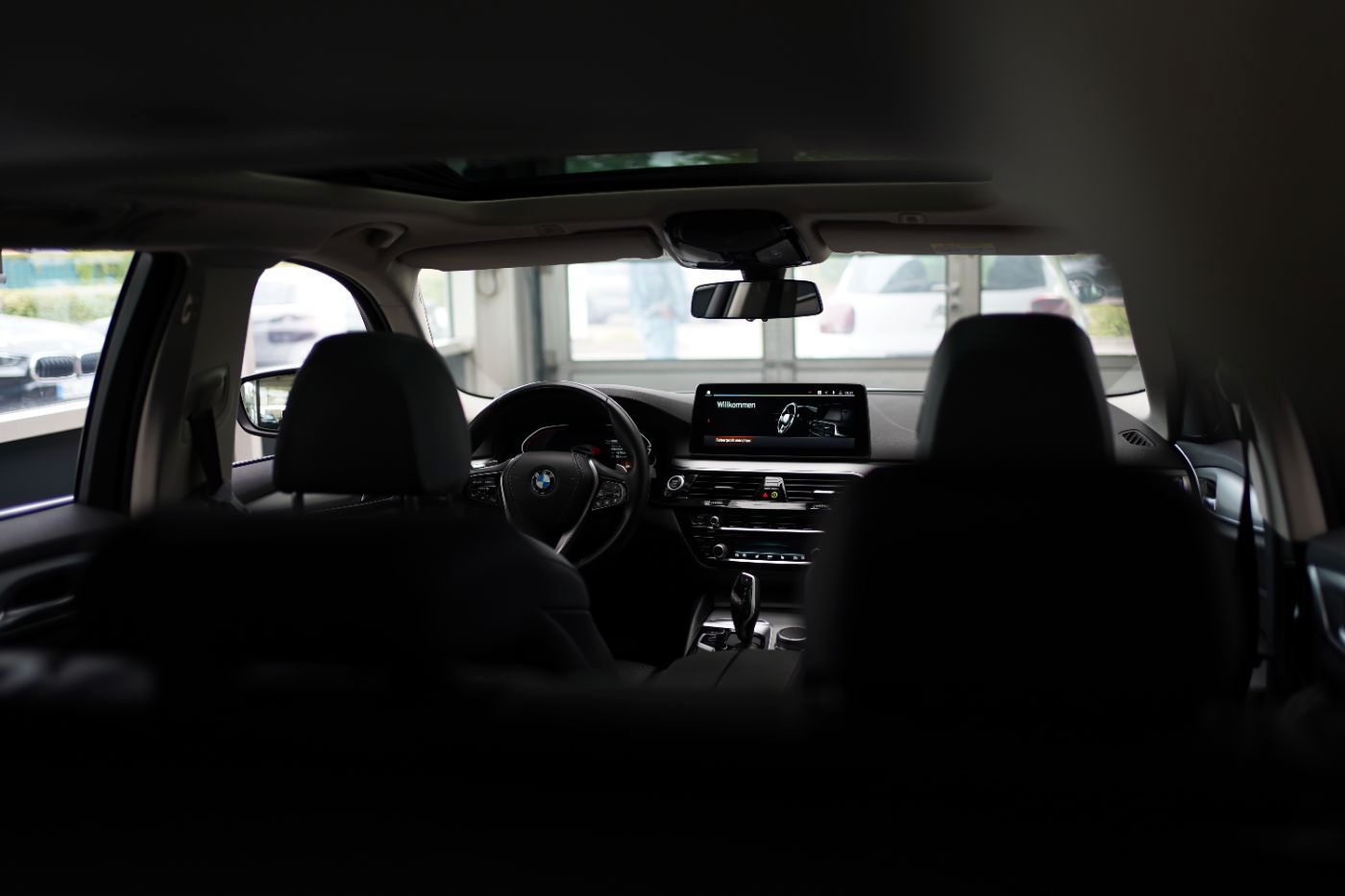 Fahrzeugabbildung BMW 520dA xDrive 3xKlima+Glasdach+LED+ParkAssist+AHK
