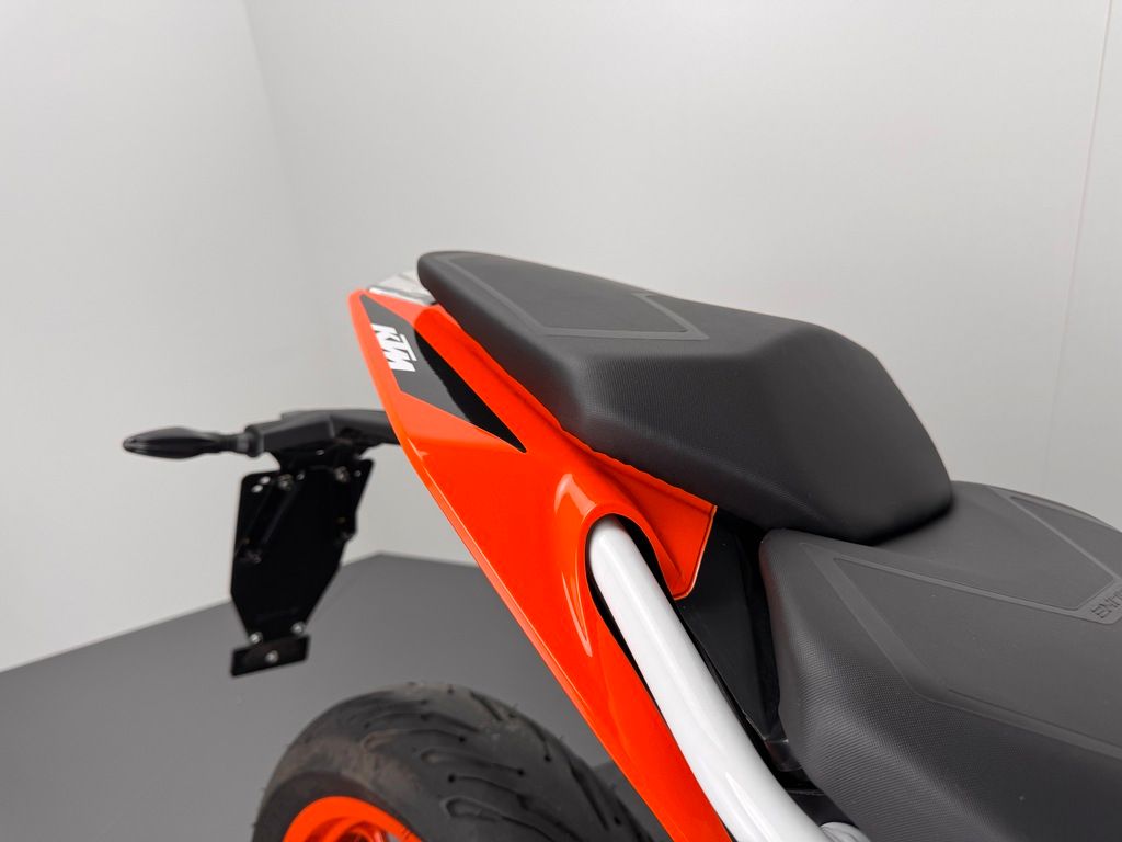 Fahrzeugabbildung KTM DUKE 125 *1.HAND *SERVICE NEU